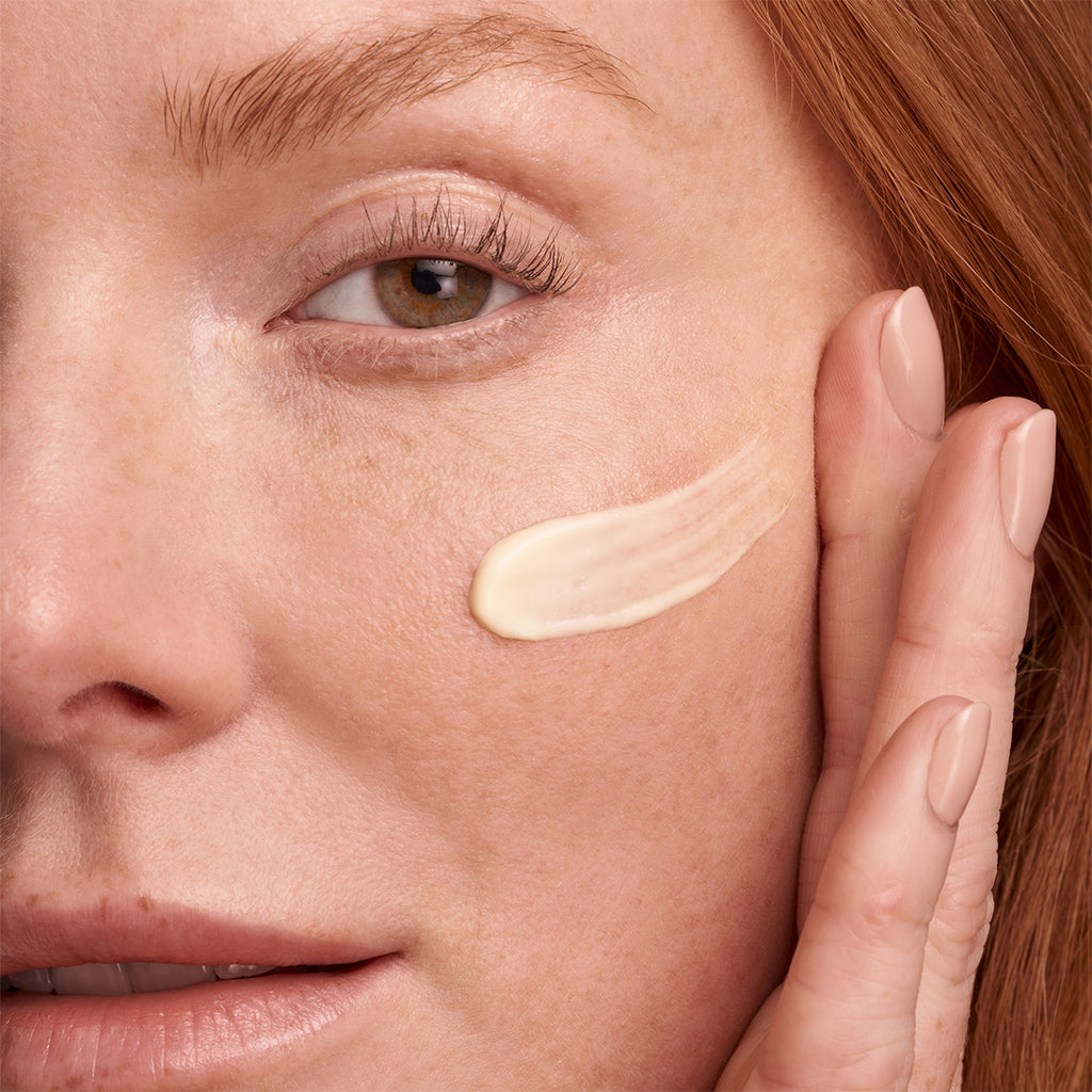 woman applying augustinus bader the retinol serum