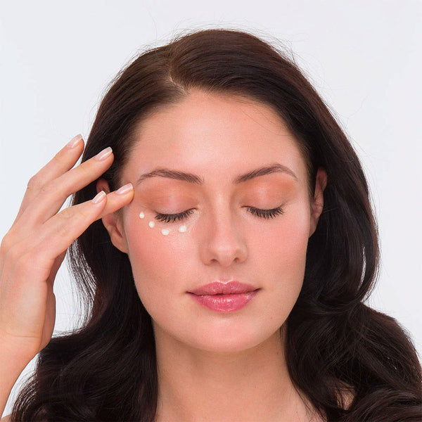woman applying Meder Blepharo-Rich Eye Cream